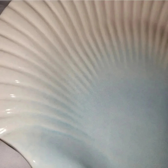 Olfaire large white with blue shell bowl‎ - Picture 9 of 9